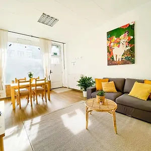 Bright 2 Bedroom In Convinient Location Apartment