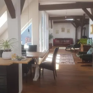 Helle Dachgeschosswohnung Für 8 Personen In Zentraler Lage Apartment